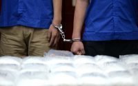 Kasus Narkoba, Polisi Tangkap Ibu dan Anak Tanpa Pakaian