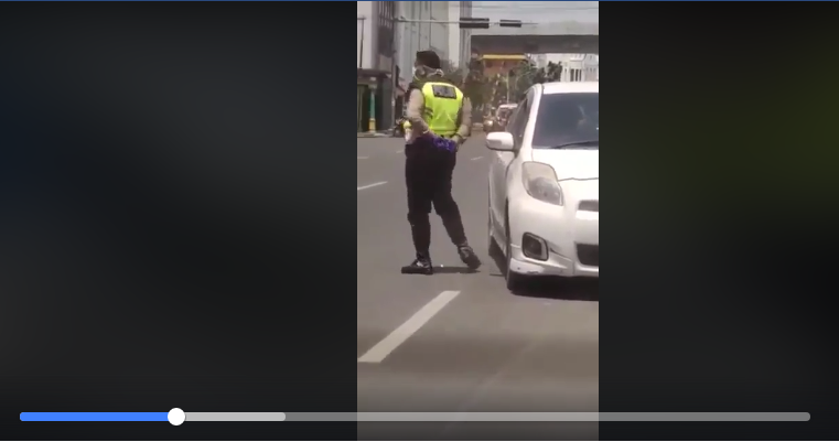 Viral Video Polisi di Medan Ludahi Pengemudi
