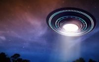 Penampakan UFO Terbang di Langit
