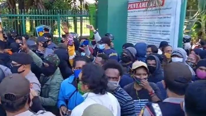 Ormas Menghadang Aksi Unjuk Rasa Mahasiswa Papua di Makassar