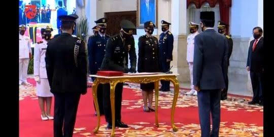 Presiden Jokowi Melantik 750 Perwira TNI dan Polri di Istana