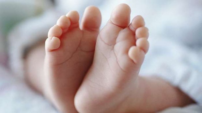 Sesosok Bayi Terbungkus Kain Jarit Terbuang dan Masih Hidup