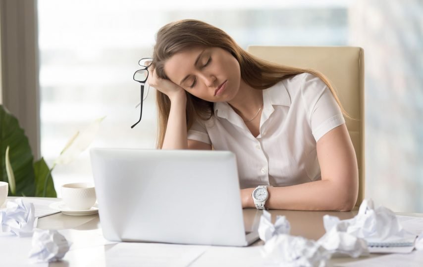 cara mencegah ngantuk di kantor