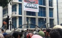 Aksi Unjuk Rasa Tolak Omnibus Law di Medan Berujung Ricuh